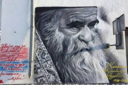ZAHVALNOST I POČAST AMFILOHIJU Mural crnogorsko-primorskog mitropolita krasi centar Nevesinja