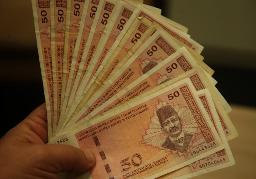 Ljudi koji znaju za šta rade: Evo koliko iznose najveće plate koje su isplaćene ove godine u Srpskoj