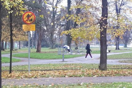 ZIMA IM NE MOŽE NIŠTA Hladnoća nije spriječila  Banjalučane da odmaraju u parku Mladen Stojanović (FOTO)