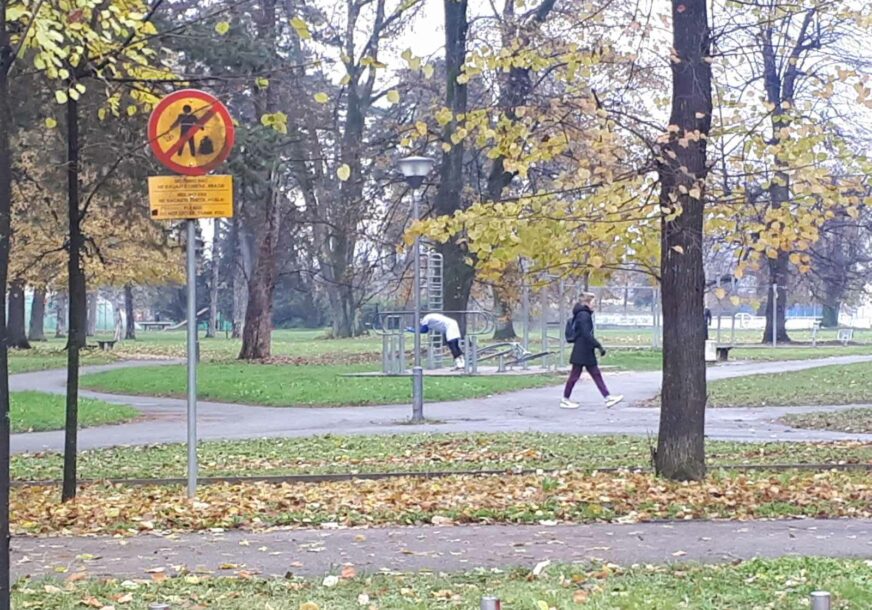 ZIMA IM NE MOŽE NIŠTA Hladnoća nije spriječila  Banjalučane da odmaraju u parku Mladen Stojanović (FOTO)