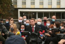 OPOZICIJA POZIVA NA PROTESTE Šta će biti ako se promijeni Zakon o lokalnoj samoupravi