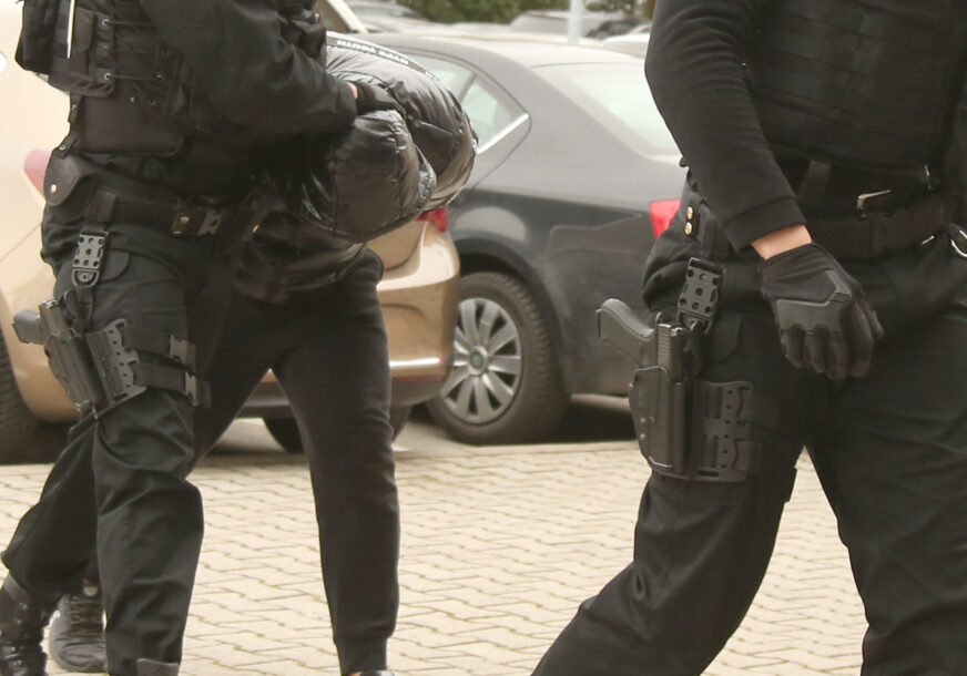 Ovo su uhapšeni huligani: Otkriveni identiteti osumnjičenih za napad na roditelje iz Srbije
