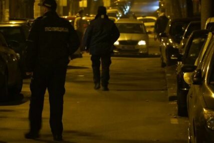 POLICIJU GAĐALI FLAŠAMA Prijave protiv učesnika korona žurke u Beogradu, pritvor i za vlasnika restorana