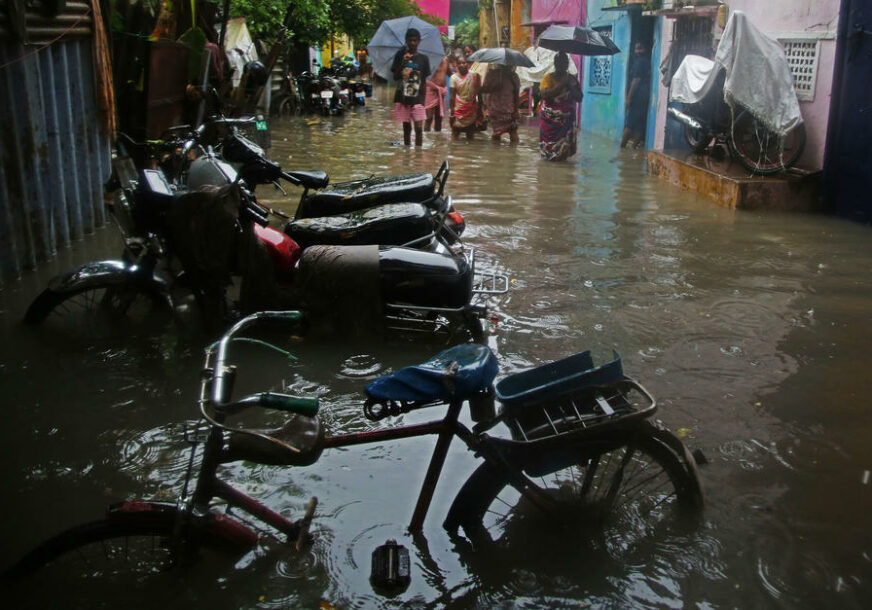 CIKLON "NIVAR" ODNIO PET ŽIVOTA Snažna kiša izazvala poplave