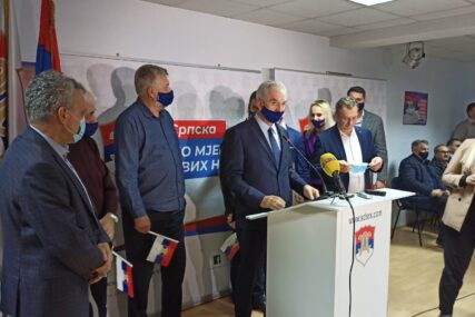 SDS PADA I ĆUTI, SNSD GALAMI I KADA RASTE Postizborna slika i prilika opozicije i vlasti u Srpskoj