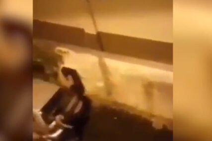URNEBESAN SNIMAK Djevojka htjela da obavi NUŽDU iza automobila, a onda je uslijedio HLADAN TUŠ (VIDEO)