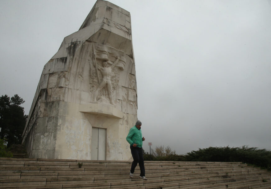 KO ĆE DATI PARE Obnova partizanskog spomenika na Banj brdu košta 1,3 miliona KM, ali to nije jedini problem