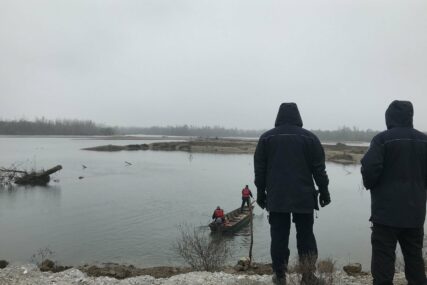 Nema tragova nasilja: U jezeru u Rudinama kod Bijeljine PRONAĐENO TIJELO DJEVOJKE (27)