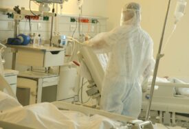 Manje zaraženih koronom: Raste broj pacijenata na respiratorima