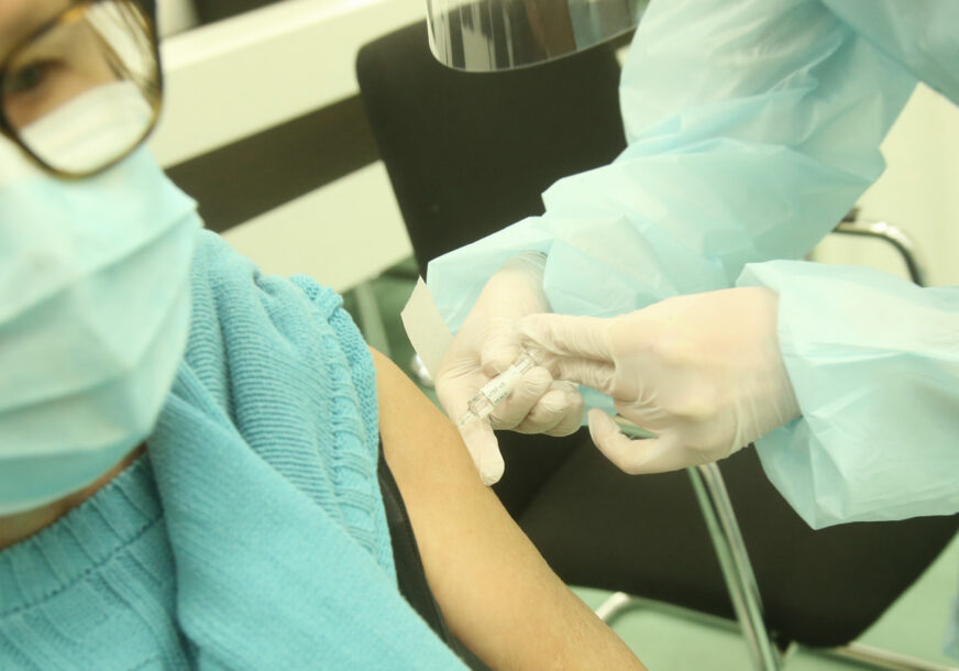 DONIRANO 5.000 DOZA Počinje vakcinacija zdravstvenih radnika iz Republike Srpske u Srbiji