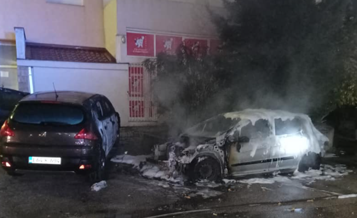 UVIĐAJ U TOKU Izgorio automobil, vatrogasci spriječili da se plamen proširi