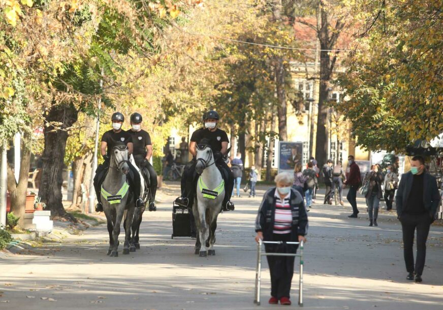 "FINO IH JE VIDJETI" Konjica patrolirala banjalučkim ulicama (FOTO)