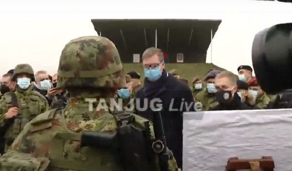 JAKO NAORUŽANJE Vojska Srbije predstavlja savremene tenkove, u kasarnu stigao Vučić