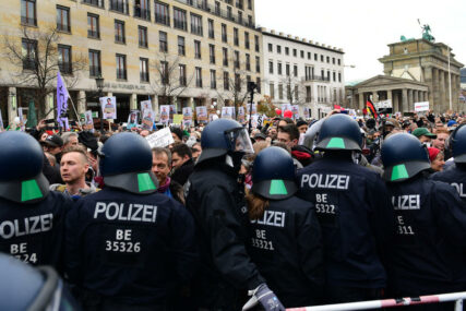 ISTRAGA U NJEMAČKOJ Svi se pitaju kako su demonstranti UPALI u zgradu Bundestaga