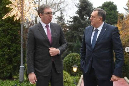 “SRBIJA NEĆE ZATVARATI GRANICU ZA LJUDE IZ SRPSKE” Vučić i Dodik razgovarali o teškim i izazovnim vremenima (FOTO)