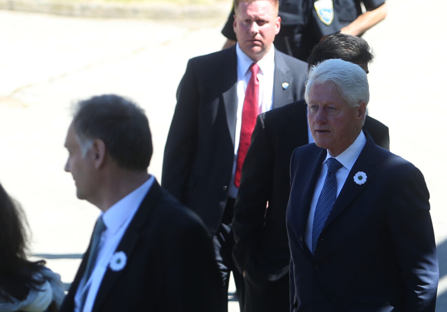Klinton na sahrani Olbrajtove pomenuo KiM: Bivši predsjednik SAD nije propustio da o Srbima opet priča u negativnom kontekstu