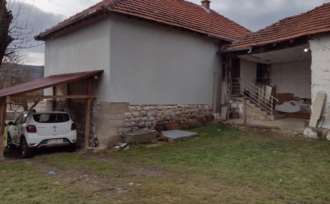 OBDUKCIJA OTKRILA JEZIV ZLOČIN Pretučen, uboden u vrat pa zaključan u sobi, evo šta je MOGUĆI MOTIV