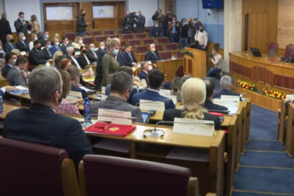 Zakazana vanredna sjednica Skupštine: Glasaju o nepovjerenju Vladi Crne Gore