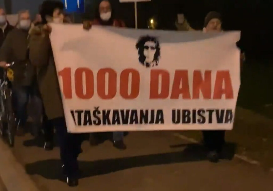 SVIJEĆE I SRCE PORED VRBASA Protest grupe "Pravda za Davida" na ulicama Banjaluke, pridružio im se i Stanivuković (VIDEO)