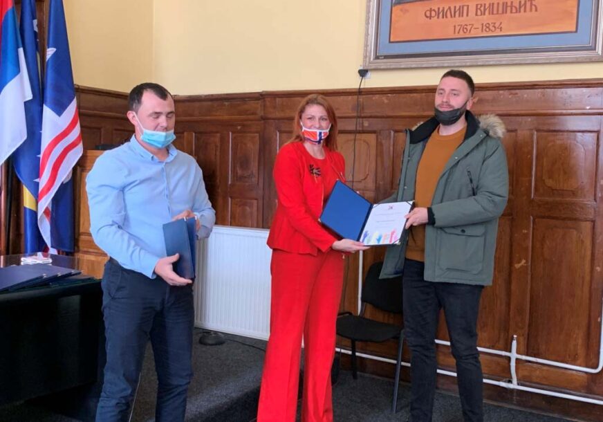 PRONATALITETNA POLITIKA U MRKONJIĆ GRADU Porodicama sa četvoro i više djece 36.000 KM