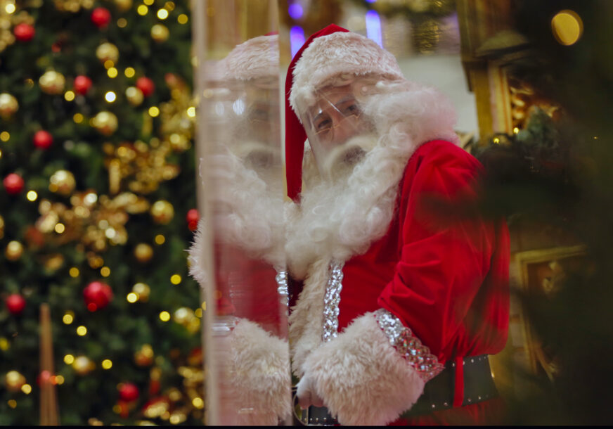 U PUCNJAVI RANIO DVIJE OSOBE Napadač iz Sarajeva bio obučen u kostim Djeda Mraza