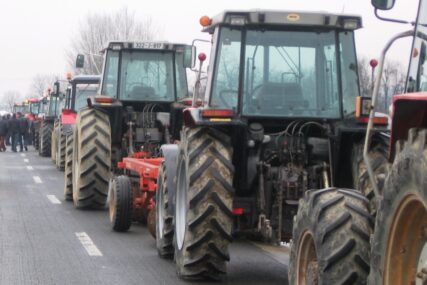 "Osvjetlaj obraz, domaćine” U Zvorniku sutra počinje kampanja koja će vozačima traktora skrenuti pažnju na obavezu poštovanja propisa