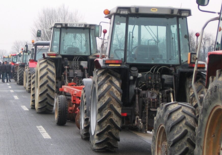 “Koristite žuto rotaciono svjetlo” Od sutra POJAČANA KONTROLA učešća traktora u saobraćaju u Prijedoru