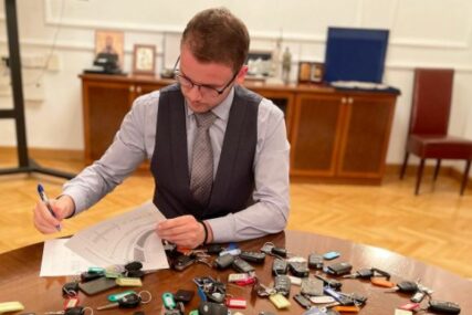 STANIVUKOVIĆ ISPUNJAVA PRVA OBEĆANJA "Ključevi od službenih vozila vraćeni poslije radnog vremena"