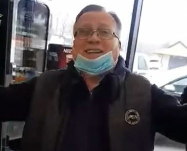 "ROMANIJA" ODJEKIVALA PEKAROM Halid Bešlić došao po hljeb, pa zapjevao (VIDEO)