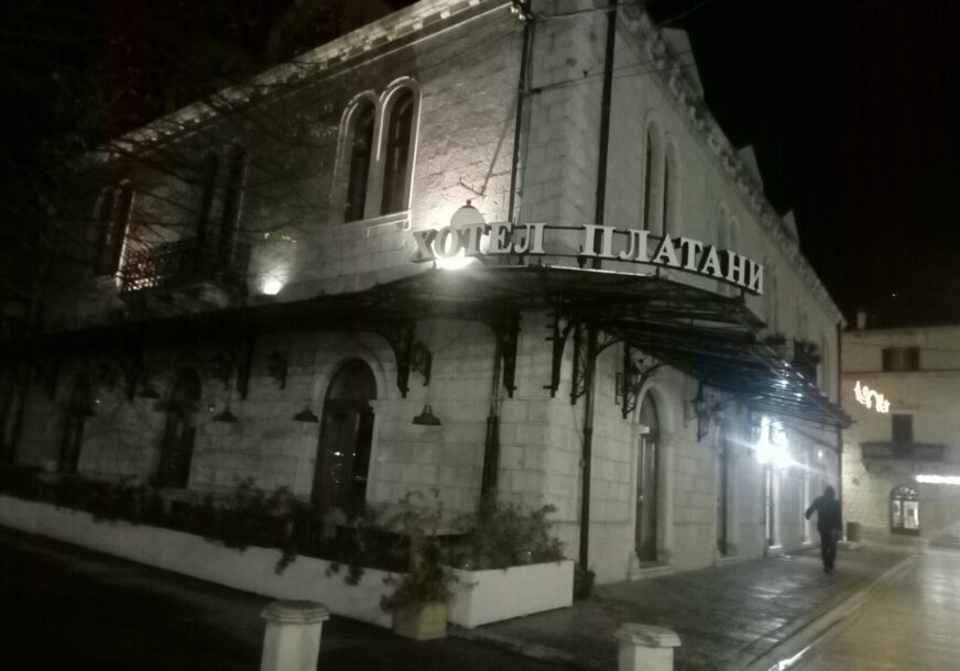 “BIJELI PLATANI” ZAKLJUČANI DO 1. MARTA Korona zatvorila hotel u Trebinju u kojem su odsjedale poznate ličnosti
