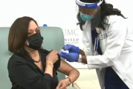 "JEDVA DA SAM IŠTA OSJETILA" Kamala Haris primila vakcinu kompanije "Moderna" (VIDEO)