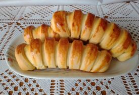 RECEPT KOJI ĆETE STALNO PRAVITI Pica kiflice mekane kao duša, tope se u ustima