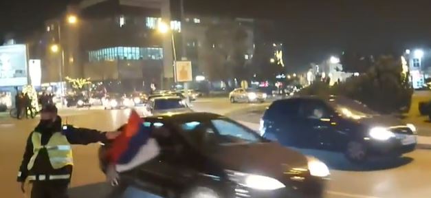 GODIŠNJICA OD VELIKOG NARODNOG SABORA Ulicama Nikšića prošla veličanstvena auto-litija (VIDEO)