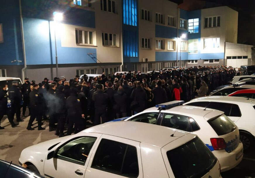 NA TERENU 250 POLICAJACA U toku velika akcija u BiH, pretresi na 17 lokacija (FOTO)