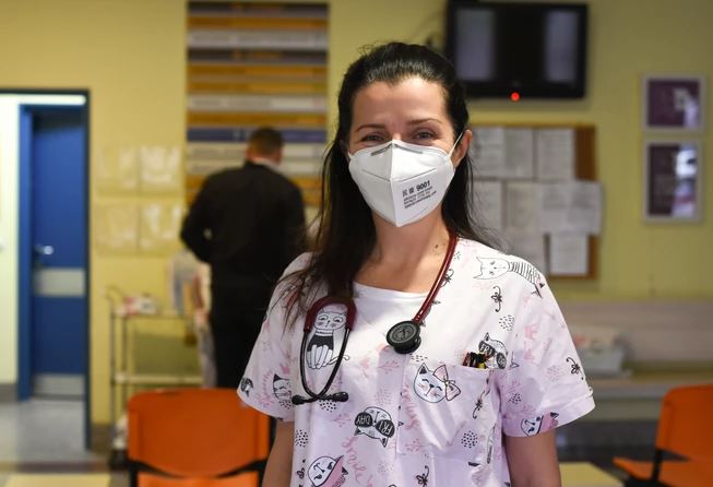 DR TEŠIĆ PORUČUJE  DA OGRANIČIMO OKUPLJANJA "Nikada nije toliko zdravstvenih radnika umrlo"