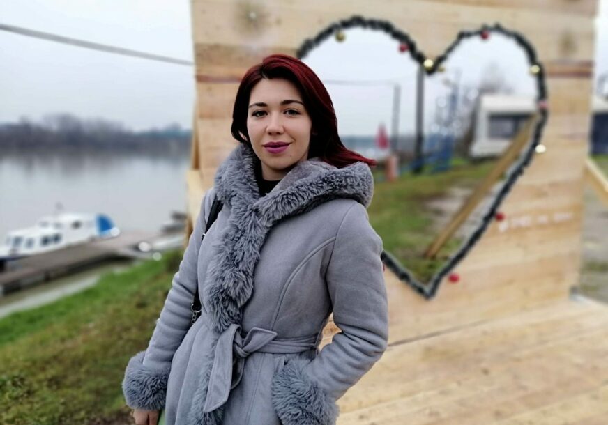 PROZOR ZA FOTOGRAFISANJE Asocijacija mladih poklonila Brčkom “SRCE NA SAVI” (FOTO)