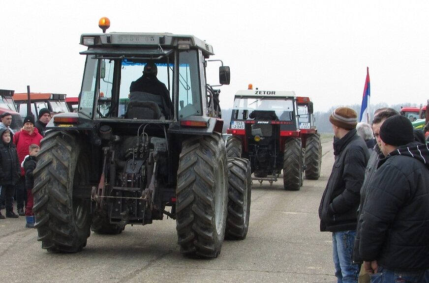 (FOTO) Nezadovoljstvo uvoznom politikom: Održan protest poljoprivrednika i u Hrvatskoj