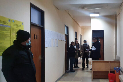 PREBROJANI GLASOVI U MOSTARU Izborni materijal u pratnji policije poslat u centralu CIK u Sarajevu
