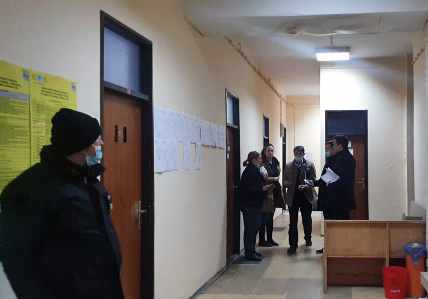 PREBROJANI GLASOVI U MOSTARU Izborni materijal u pratnji policije poslat u centralu CIK u Sarajevu