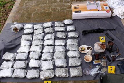 AKCIJA POLICIJE Zaplijenjeno 11 kilograma marihuane i oružje