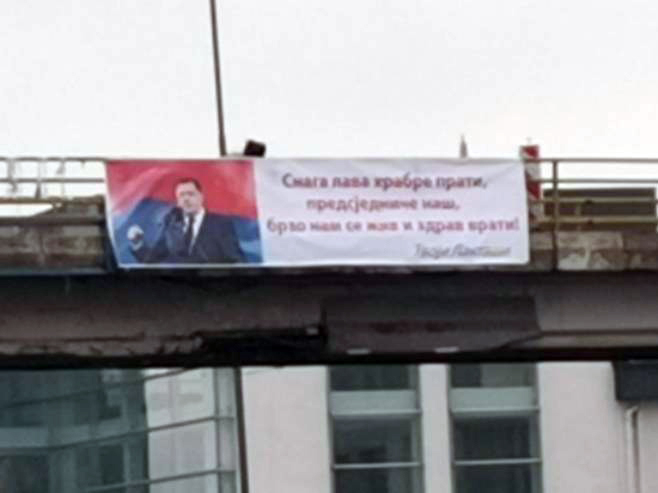 "SNAGA LAVA HRABRE PRATI" Osvanuo novi transparent podrške Miloradu Dodiku