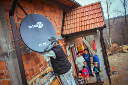 Total TV i Telemach NASTAVLJAJU SA DONACIJAMA: Servis Total TV-a za VIŠEČLANE socijalno ugrožene porodice u BiH (FOTO)