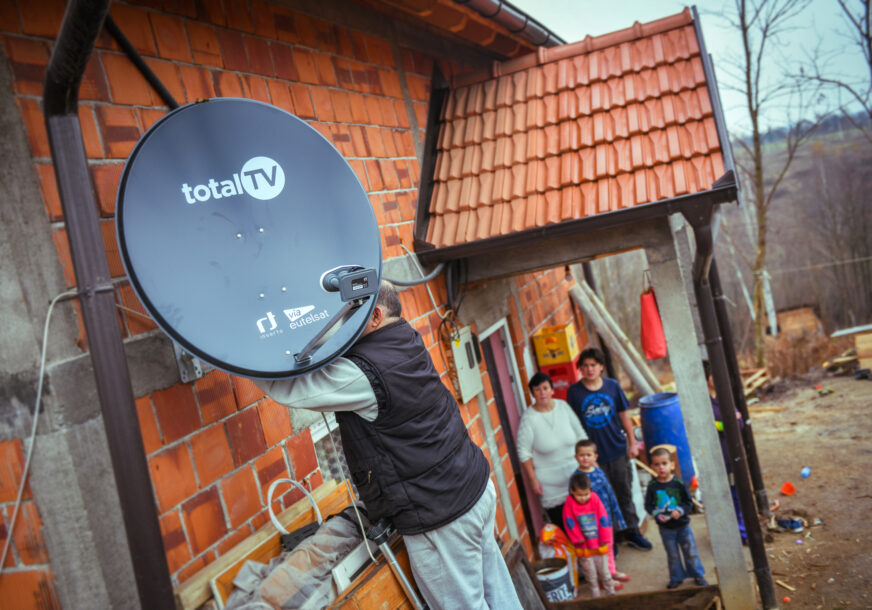 Total TV i Telemach NASTAVLJAJU SA DONACIJAMA: Servis Total TV-a za VIŠEČLANE socijalno ugrožene porodice u BiH (FOTO)