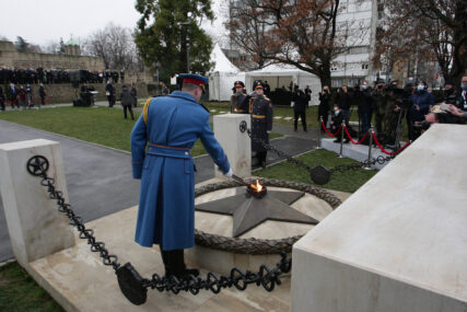 LAVROV U BEOGRADU Upaljena "Vječna vatra" na Spomen-groblju oslobodiocima Beograda