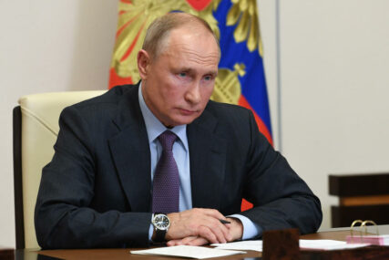 PESKOV PORUČIO "Putin će poslušati mišljenje profesionalaca o vakcini protiv korone"