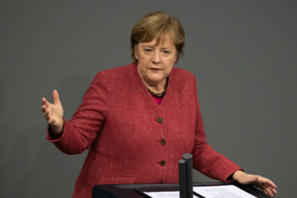 PORUKA NJEMAČKIM POSLANICIMA Merkel: Berlinu su potrebni dobri odnosi sa Moskvom