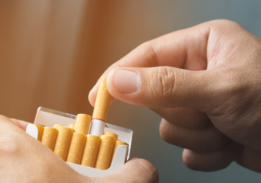 POZNATE KOLIKO ĆE KOŠTATI PROZVODI ČETIRI PROIZVOĐAČA Od 1. januara poskupljuju cigarete, poznate NOVE CIJENE