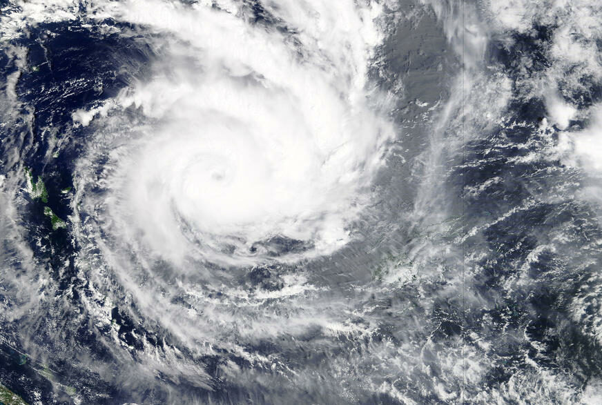 "Postoji rizik po ljudske živote": Australiji prijeti snažan tropski ciklon, pripremaju se skloništa