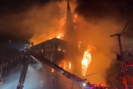 SREĆOM NIKO NIJE STRADAO Izgorjela istorijska crkva na Menhetnu (VIDEO)