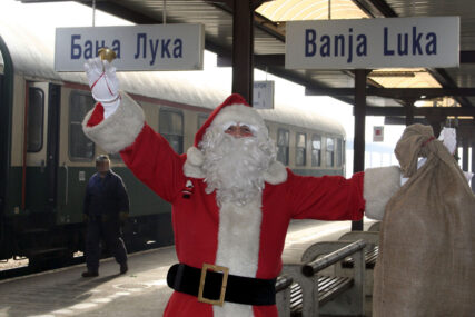 OVO JE TUŽNO Deda Mraz iz Banjaluke htio da ohrabri male pacijente, a onda su ga bolnice u Srpskoj ražalostile